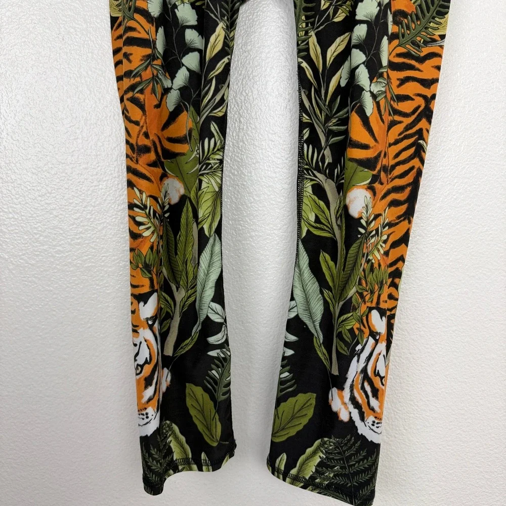 Yoga Democracy Leggings Womens XS Black Green Tiger Jungle Botanical Print Capri - Picture 3 of 9